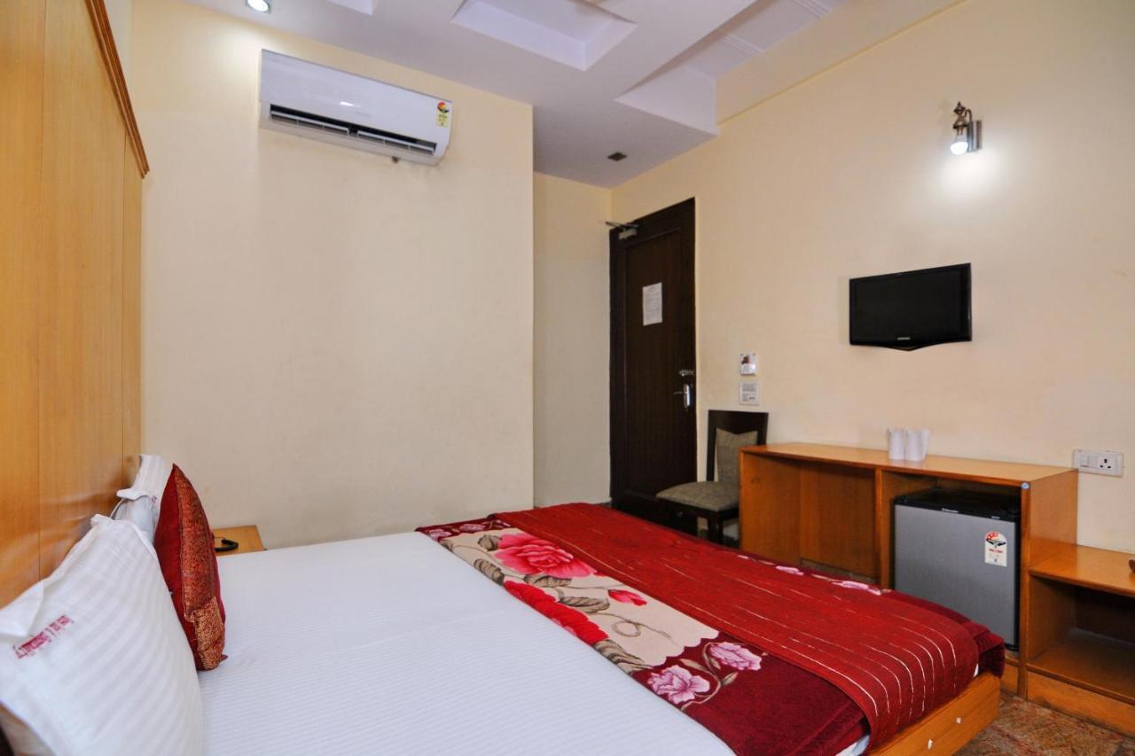Hotel Tjs Grand Дели Экстерьер фото