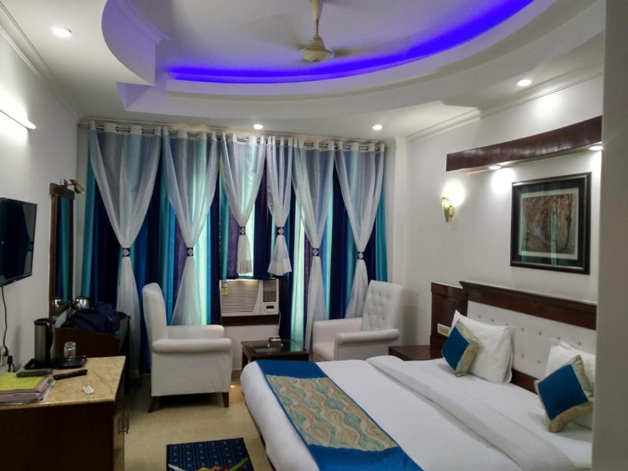 Hotel Tjs Grand Дели Экстерьер фото