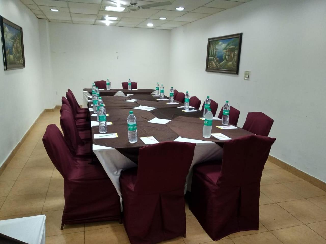 Hotel Tjs Grand Дели Экстерьер фото